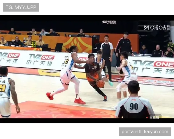 广厦布朗26分主导外线 三分命中率46.2%展卫冕冠军底蕴