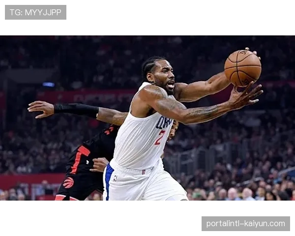 莱昂纳德复出后快船攻防效率提升 稳居抢断榜首位 莱昂纳德复出后快船攻防效率提升 稳居抢断榜首位